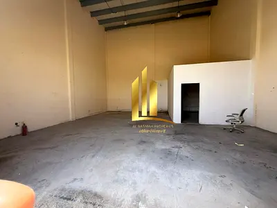 مستودع للإيجار في الجليل الصناعية بالصجعة مساحة 1000 قدم موقع مميز إيجار سنوي 70000 درهم جاهز للاستلام الفوري