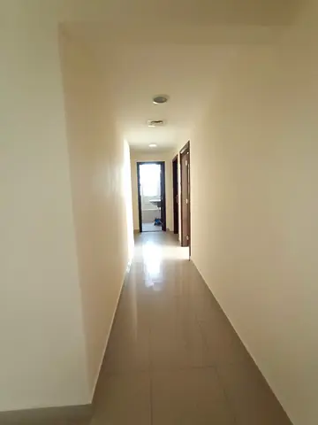 🏡 شقة غرفتين وصالة للإيجار – الخان، الشارقة 🌊  ✨ فرصة مميزة للسكن في موقع راقي بإطلالة بحرية مباشرة  📍 الموقع: الخان – بالقرب من كورنيش الشارقة 🌊
