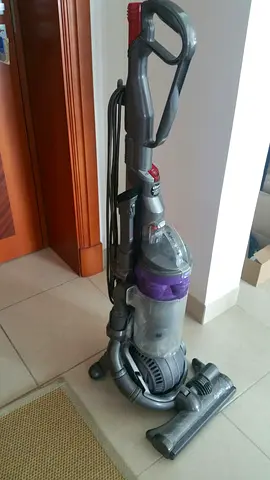 Upright cyclonic vacuum cleaner — used, working well