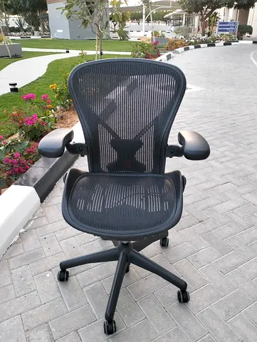 Im selling Herman Miller Areon classic chair size B size and C available