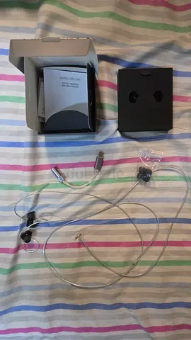 Moondrop chu II, IEM. Wired in-ear-monitor - extra ear tips. Price is negotiable plus delivery.