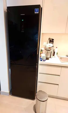 Hitachi 450 litter top fridge down freezer digital invter model excellent condition