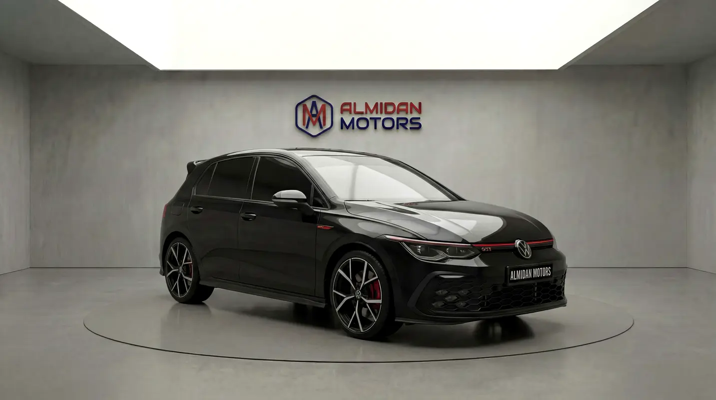 Volkswagen Golf 2023 — photo 1 of 20