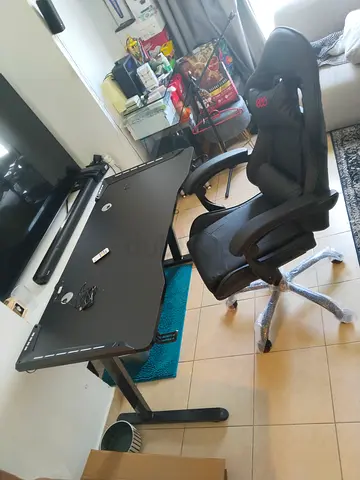 Gaming computer desk with ergonomic racing chair — used, good condition