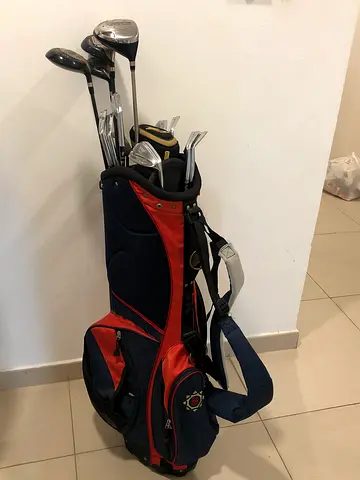 Golf stand bag with 14 clubs — used, good condition Macgrogor and Dunlop and cobra