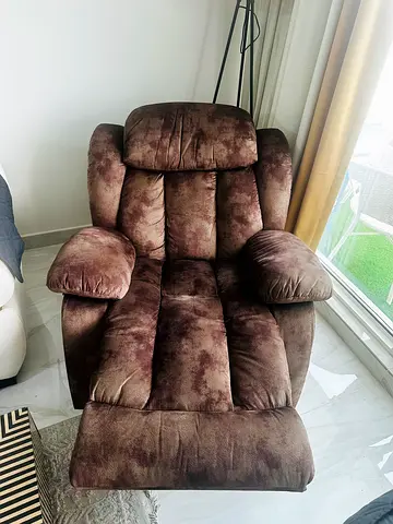 Brown plush electric massage chair - comfortable, good condition