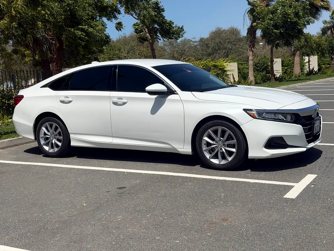 Honda Accord 2021 — photo 1 of 14