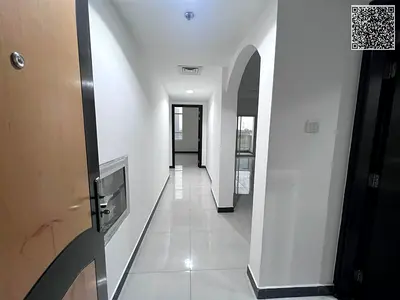 شقة فاخرة غرفتين وصالة مع بلكون بإطلالة مميزة وتصميم عصري وتكييف مركزي في موقع حيوي قريب من جميع الخدمات
