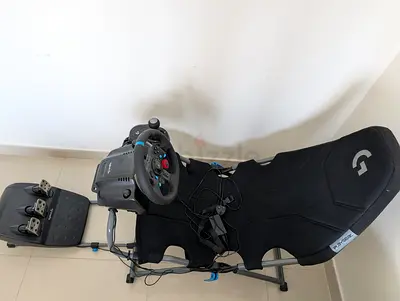Logitech racing wheel with pedals and full racing seat rig