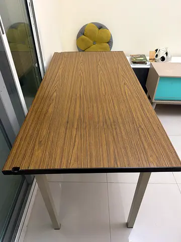 Wood-effect rectangular dining table with metallic legs