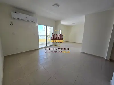 شقة غرفتين وصالة مع بلكونة أول ساكن في المجاز 2 الشارقة بإطلالة مفتوحة وتكييف سبليت موفر وغرف ماستر ومساحات حديثة
