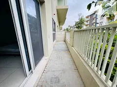 SPACIOUS STUDIO WITH GARDEN READY TO MOVE