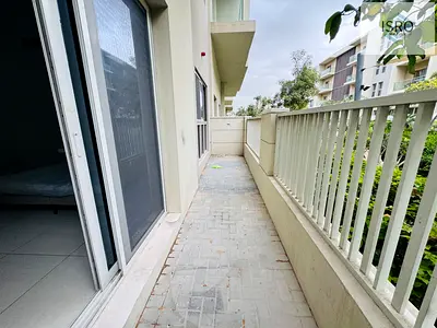 SPACIOUS STUDIO WITH GARDEN READY TO MOVE