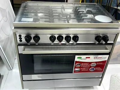 Gas oven with 5 burners