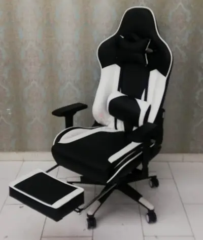 Gaming Chair with Footrest
