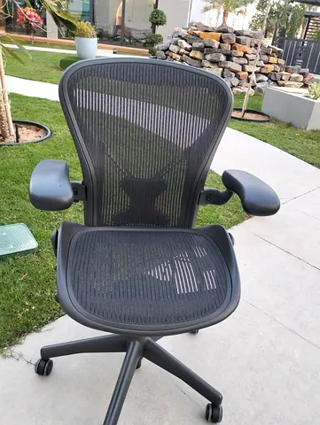 For selling Herman Miller Areon classic chair size B size and C available
