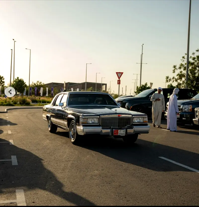 Cadillac Fleetwood 1992 — photo 1 of 11