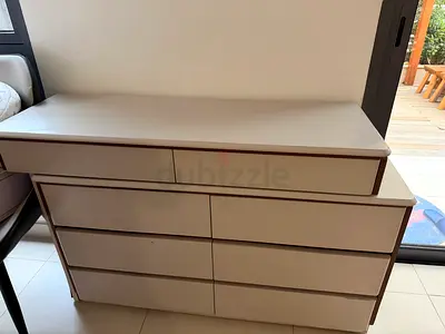Throw price white 8-drawer dresser - good condition