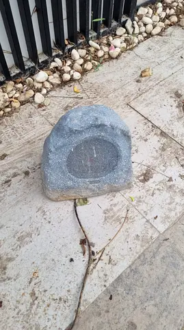 Rock speaker waterproof 2 pcs - used