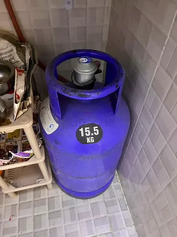 Gas
