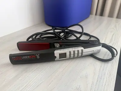 GAMA Ceramic hair straightener