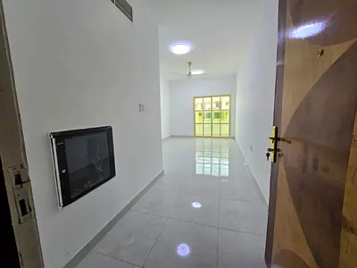 غرفة وصالة للإيجار السنوي في الروضة 2 عجمان بلكونة وإطلالة مفتوحة وتكييف مركزي وموقع مميز خدمي وسهل الوصول لدبي والشارقة وطريق الشيخ محمد بن زايد