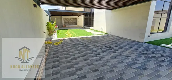 Villa for Sale – Al Hooshi, Sharjah A unique opportunity to own a modern villa in the Al Hooshi area of ​​Sharjah. Featuring a contemporary design an