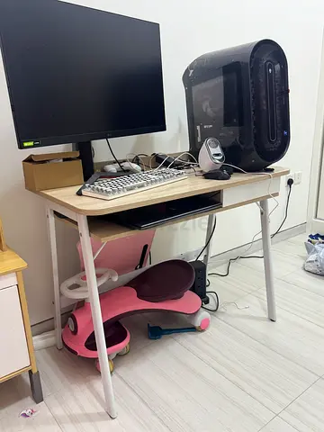 Modern computer Desk