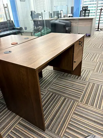 Office desk with lockable drawers | 6 PCS | With Chairs