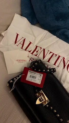 Authentic Valentino Garavani Rockstud Bag – Full Set (Like New)