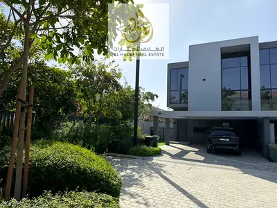 تاون هاوس زاوية للإيجار من المالك في روبينيا مسار بالشارقة 3 غرف نوم مع مطبخ مجهز بالكامل ومجتمع متكامل بمسارات دراجات وحدائق وموقع استراتيجي قريب من