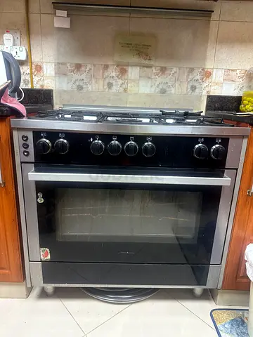 Oven for sale-urgent فرن للبيع-مستعجل