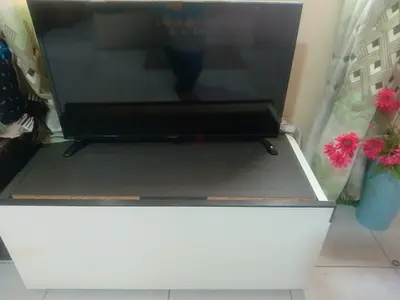 Led tv 32 inches sharp ...with drawer