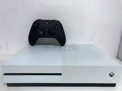 Xbox one s + controller Elite 2 in good condition