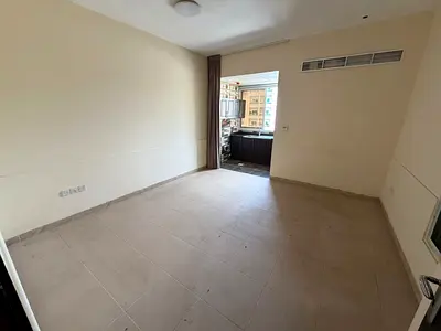 استديو _مطبخ شبه منفصل -تكييف مركزي -سكن عائلات -صياانه فري