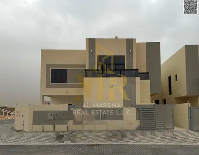 فيلا طابقين وروف بسعر شامل كهرباء ومية و  تكييف مركزي تملك حر لجميع الجنسيات قريبه جدا من جامعة أم القوين بسعر مغري