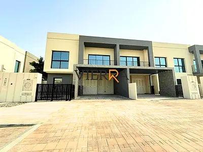 فيلا مذهلة بـ4 غرف نوم + غرفة خادمة | وحدة في الركن | شاغرة