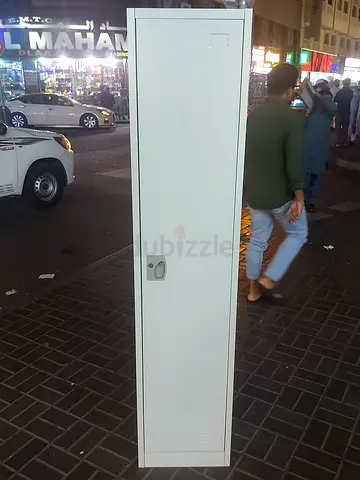 Single metal storage locker - 1-door cabinet (used)