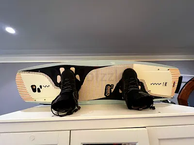 Wakeboard with Bindings -Liquid Force VAMP 133