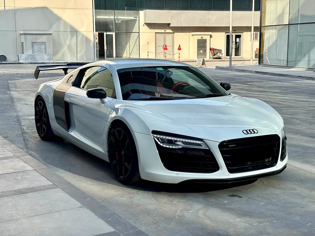 Audi R8 2015 — photo 1 of 18