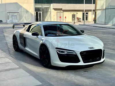 Audi R8 - GCC- 31,000km only- No paint-Full Service History-Brand new condition