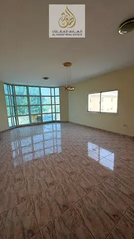 فيلا للإيجار في الشارقة العزرة زاوية 4 غرف ماستر بمساحة واسعة وتصميم مجدد بالكامل مع موقع هادئ مناسب للعائلات