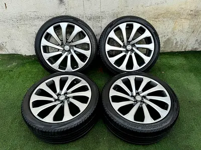 4x ORIGINAL 23inch Range Rover SV Rims and  Tyres