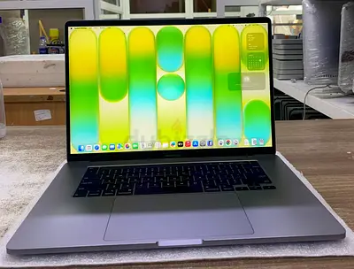 Macbook pro core i7 2019 ram 32 gb ssd 500 gb touc bar fingerprint ios Tahoe call ask the prize 6cor