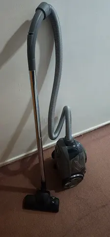 Canister vacuum cleaner with hose and floor head - working condition