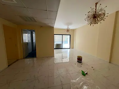 بلكونه اطلاله مفتوحه/خزائن بالحائط/مساحه واسعه/تشطيب سوبرلكس/اضاءه طبيعيه ممتازه