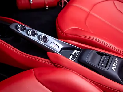 صورة 13 لـ 2020 Ferrari F8 SPIDER