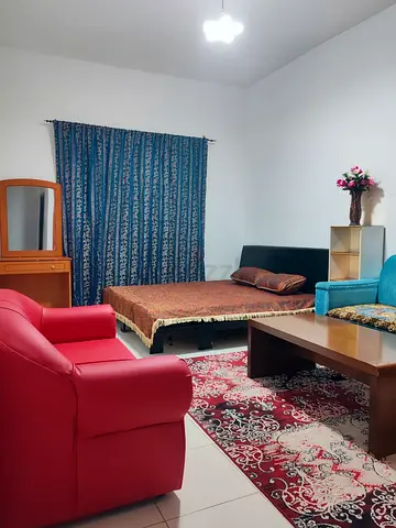 Big and Furnished Master Bedroom for couple/3 ladies/small family