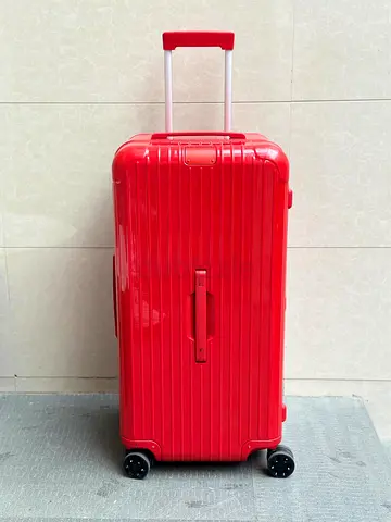 Rimowa Essential Trunk Plus in gloss red,