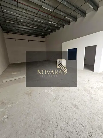 متاح للإيجار مستودع عملي بموقع استراتيجي في الجرف الصناعية 1 – عجمان، مناسب لمختلف الأنشطة التجارية والتخزينية